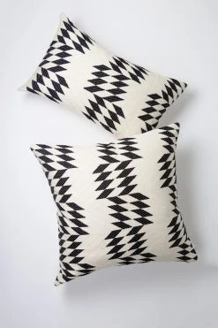 Archive New York Almolonga Lumbar Pillow - White Quilt