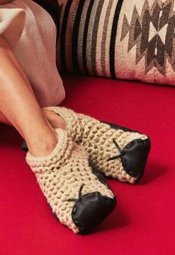 Chilote Best Sellers Unisex House Slippers - Black