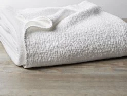 Coyuchi Cascade Matelasse Blanket - Alpine White