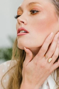 Hathorway Ve Tinh Horn Crescent Ring