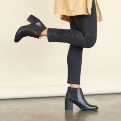 Nisolo Heeled Chelsea Boot - Black Shoes