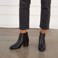 Nisolo Heeled Chelsea Boot - Black Shoes