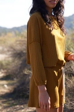 LA Relaxed New Arrivals Pointelle Puff Sleeve Crop Top