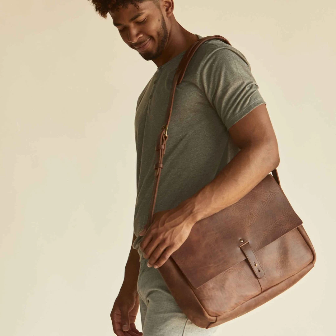 Nisolo Loreto Messenger Bag - Chestnut Accessories 4 Nisolo Loreto Messenger Bag - Chestnut Accessories