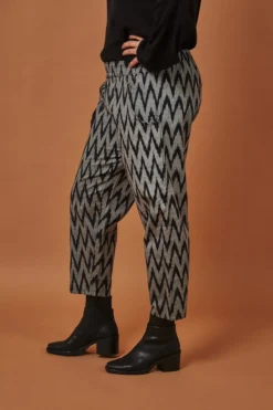 Passion Lilie Gray Chevron Crop Pants