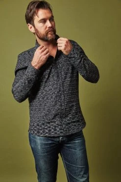 Passion Lilie Men's Timeless Button Down Shirt - Black