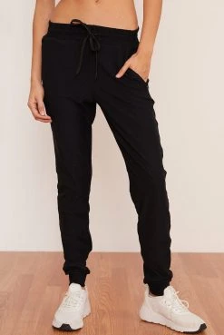 Wolven Activewear + Athleisure Recycled Jogger - Onyx