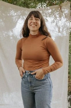 Mien Sol Mock Neck Long Sleeve Top