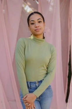 Mien Sol Mock Neck Long Sleeve Top