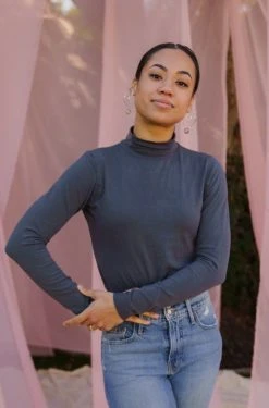 Mien Sol Mock Neck Long Sleeve Top