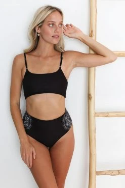 Wolven Reversible Ruched Recycled Swimsuit Top - Luna