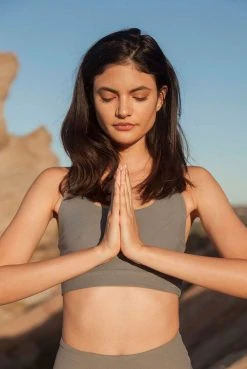Wolven Activewear + Athleisure Recycled Yoga Top - Wolf Gray