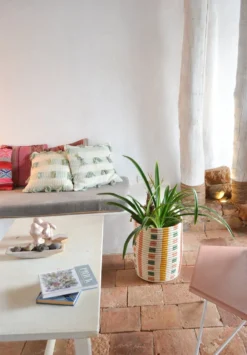 Zuahaza Handcrafted Boyaca Medium Floor Basket