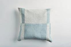 Zuahaza Páramo Throw Pillow Cover
